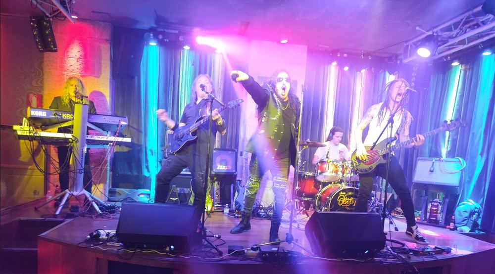 La banda en el escenario de Sala Olvido
